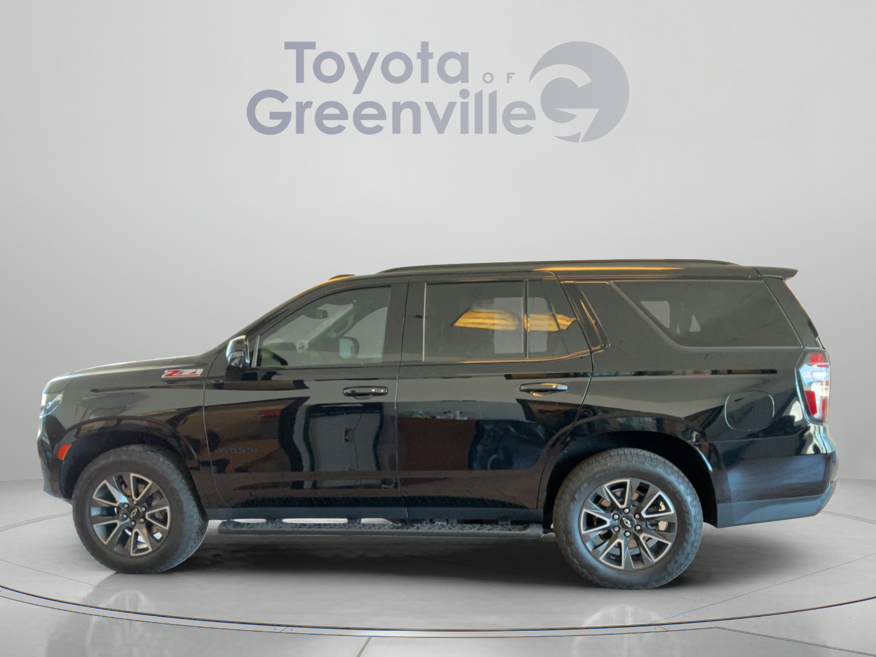 Used 2023 Chevrolet Tahoe Z71 w/ Luxury Package AWD/4WD image 2
