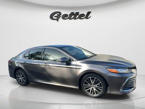 Certified 2021 Toyota Camry XLE w/ Navigation Package FWD image 3