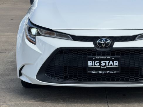 Used 2025 Toyota Corolla LE FWD image 11