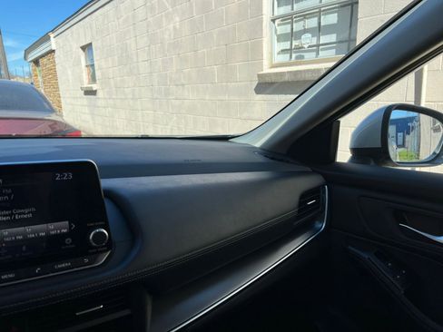 Used 2025 Nissan Rogue SV image 37