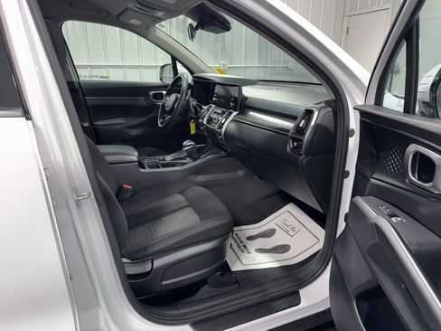 Used 2023 Kia Sorento LX FWD image 10