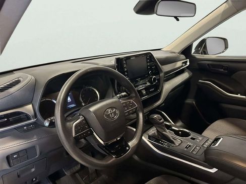 Used 2021 Toyota Highlander L AWD/4WD image 14