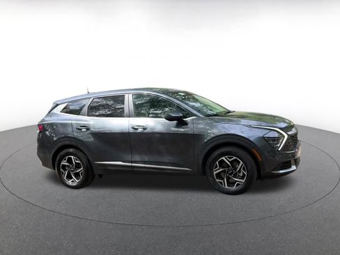 Used 2025 Kia Sportage LX image 2