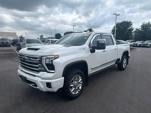 Used 2024 Chevrolet Silverado 3500 High Country w/ Technology Package AWD/4WD image 3