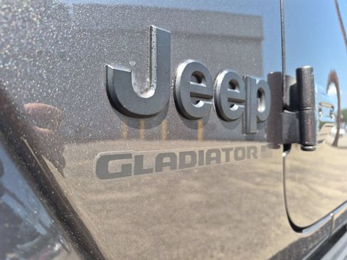 Used 2024 Jeep Gladiator Sport AWD/4WD image 32