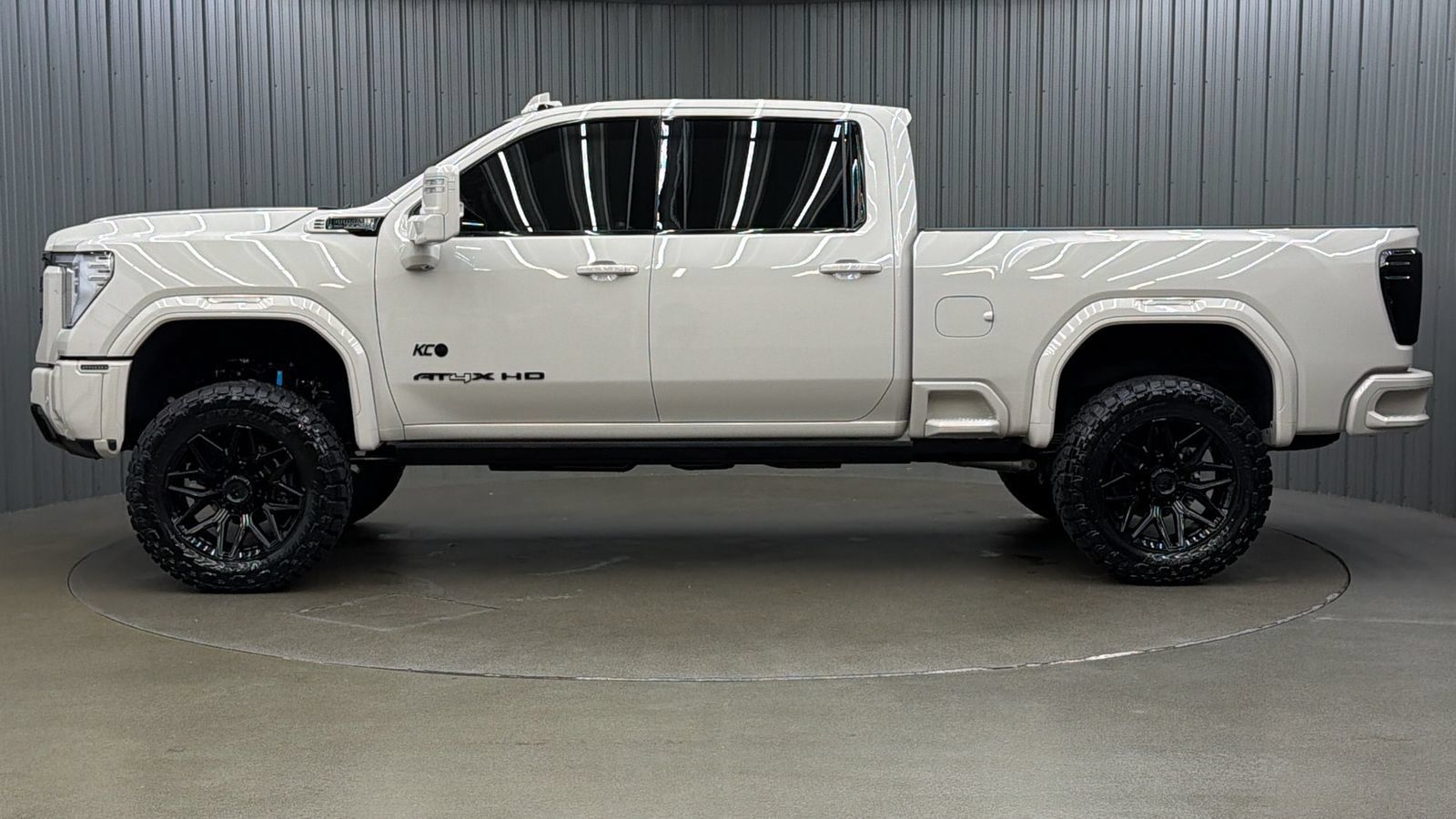 Used 2026 GMC Sierra 2500 AT4X w/ LPO, Black Badging Package AWD/4WD image 2