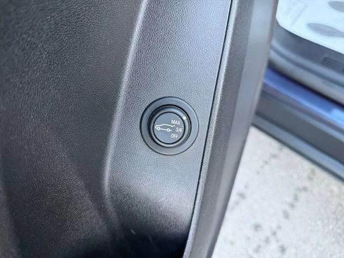 Used 2018 Chevrolet Equinox LT image 33