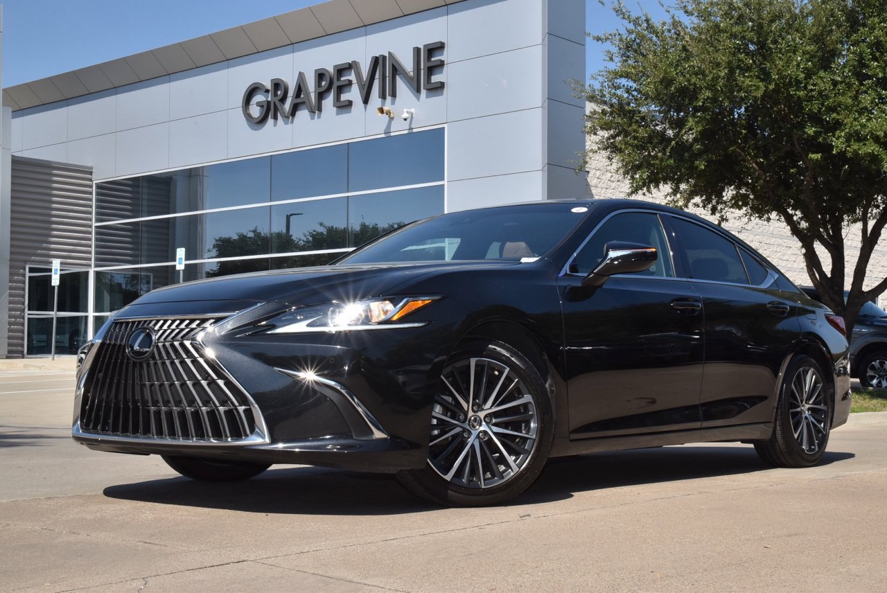 Used 2025 Lexus ES 350 w/ Premium Package FWD image 2