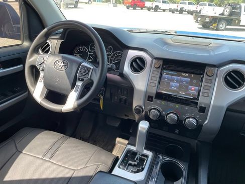 Used 2018 Toyota Tundra SR5 w/ SR5 Upgrade Package AWD/4WD image 33
