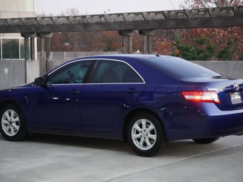 Used 2011 Toyota Camry LE image 23