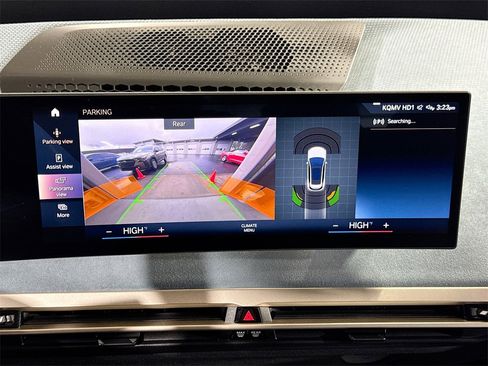 Used 2023 BMW iX xDrive50 w/ Sport Package image 23