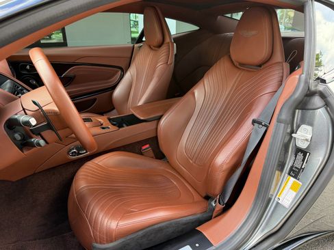 Used 2018 Aston Martin DB11 V12 RWD image 21