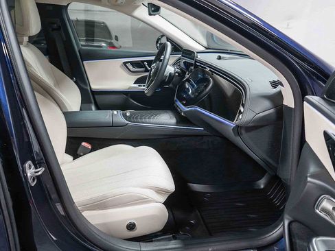 Used 2025 Mercedes-Benz E 350 Sedan image 15