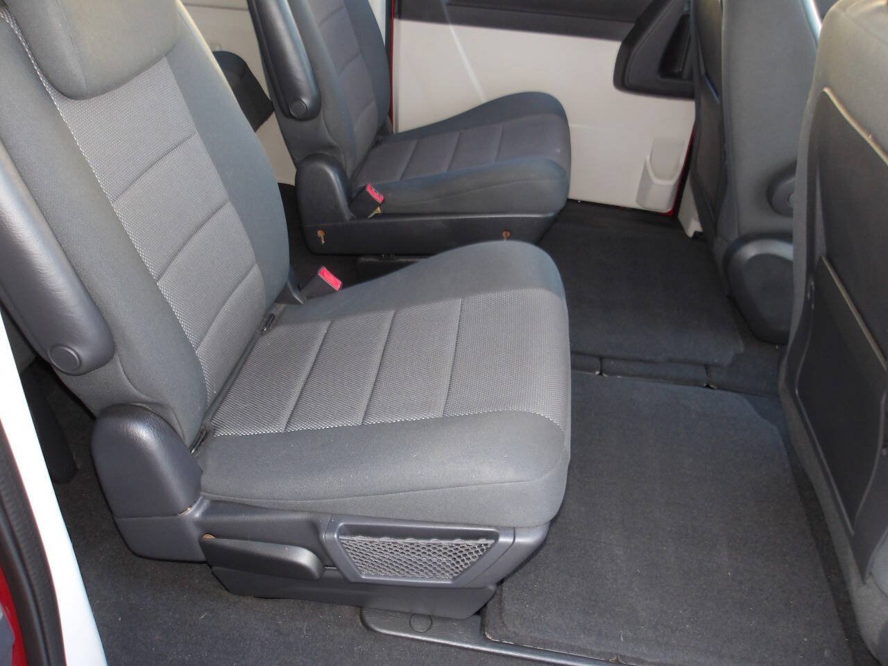 Used 2008 Dodge Grand Caravan SE FWD image 21