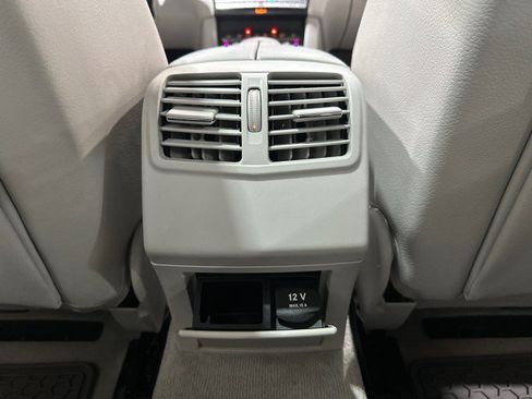 Used 2014 Mercedes-Benz E 550 4MATIC Sedan w/ Premium 1 Package image 49