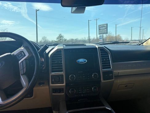 Used 2017 Ford F250 Lariat w/ Lariat Ultimate Package AWD/4WD image 14