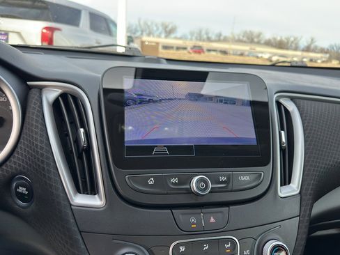 Used 2025 Chevrolet Malibu LT image 19