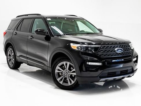 Used 2023 Ford Explorer XLT w/ Equipment Group 202A AWD/4WD image 6