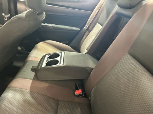 Used 2019 Toyota Corolla LE FWD image 5