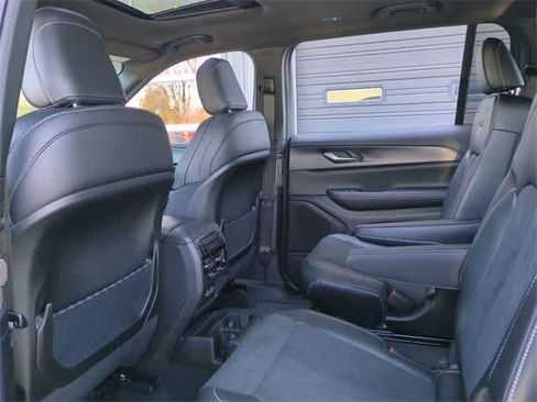 New 2025 Jeep Grand Cherokee L Altitude image 19