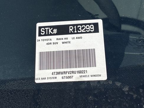Used 2024 Toyota RAV4 LE AWD/4WD image 4