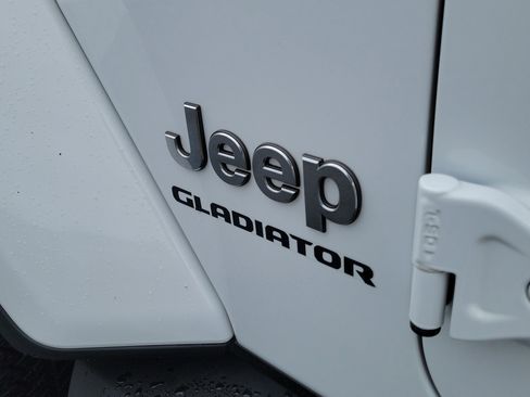 Used 2020 Jeep Gladiator Overland image 6