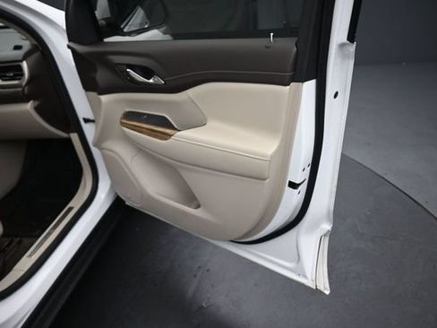 Used 2019 GMC Acadia Denali w/ Technology Package FWD image 34