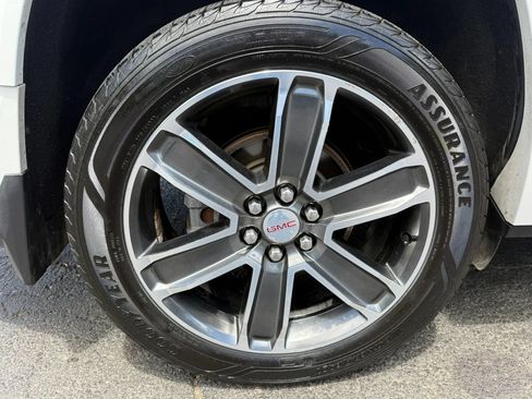 Used 2018 GMC Acadia Denali w/ Technology Package AWD/4WD image 7