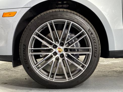 Used 2026 Porsche Macan AWD/4WD image 33