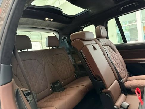 Used 2026 BMW X7 xDrive40i w/ M Sport Package AWD/4WD image 16
