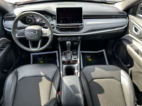 Used 2024 Jeep Compass Latitude image 15