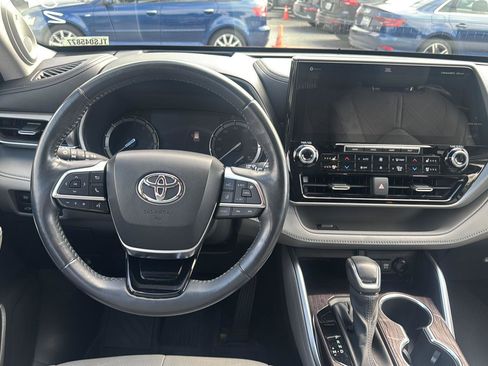 Used 2020 Toyota Highlander Platinum image 10