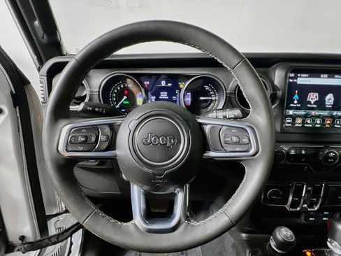 Used 2023 Jeep Wrangler Unlimited Sahara w/ Cold Weather Group AWD/4WD image 17