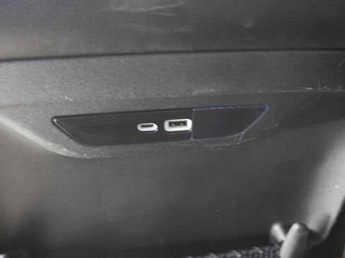 Used 2024 Chrysler Pacifica Touring-L FWD image 37