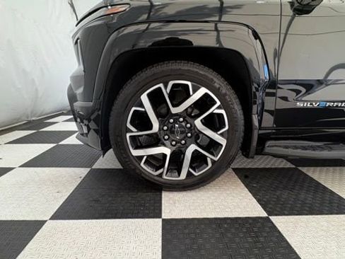 Used 2025 Chevrolet Silverado EV RST AWD/4WD image 14