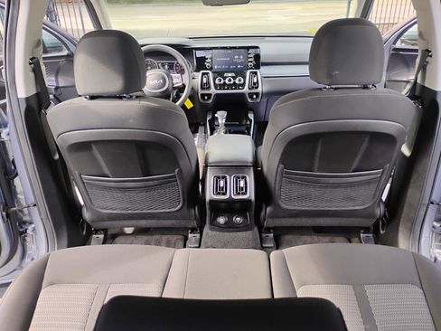 Used 2023 Kia Sorento LX image 27