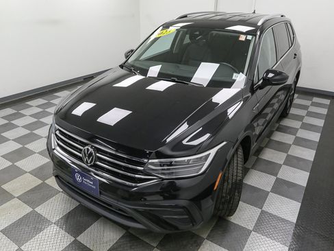 Certified 2023 Volkswagen Tiguan SE image 7