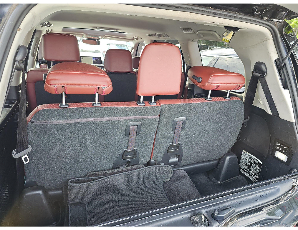 Used 2016 Lexus LX 570 4WD w/ Luxury Package image 14