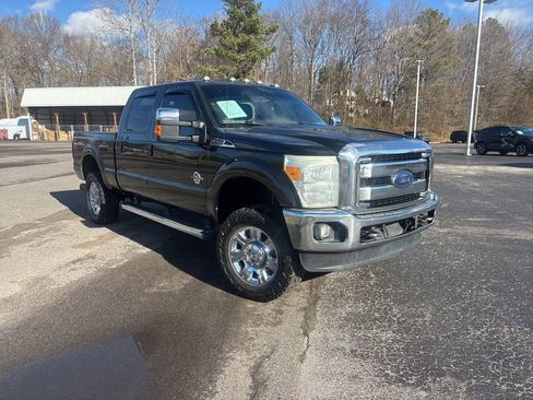 Used 2015 Ford F250 Lariat w/ Chrome Package image 2
