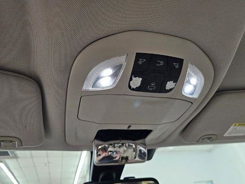 Used 2017 Chrysler Pacifica Touring-L FWD image 26