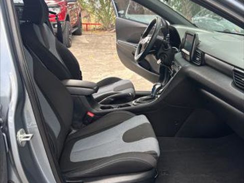 Used 2019 Hyundai Veloster 2.0 image 17