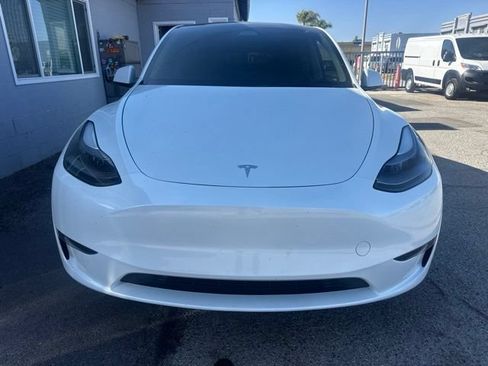 Used 2025 Tesla Model Y Long Range RWD image 2