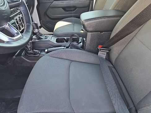 Used 2020 Jeep Wrangler Unlimited Sahara w/ Safety Group AWD/4WD image 17