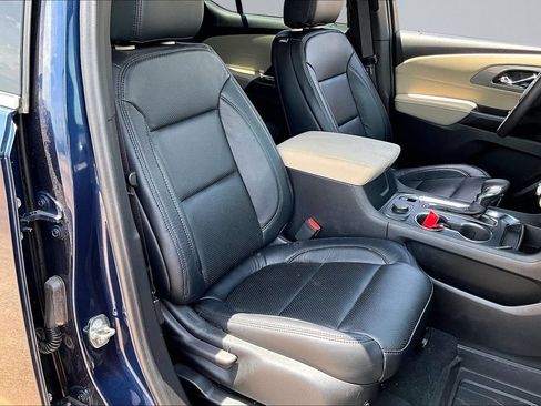 Used 2023 Chevrolet Traverse LS w/ Safety Package FWD image 7