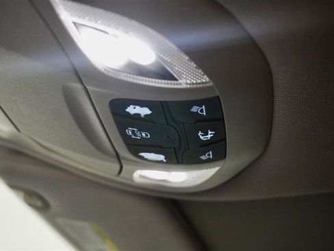 Used 2017 Chrysler Pacifica Touring-L Plus image 28