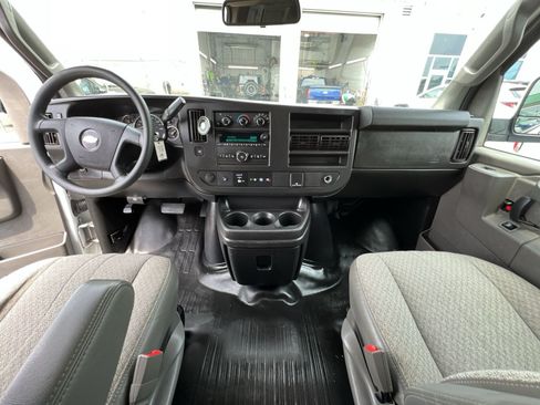 Used 2021 Chevrolet Express 2500 RWD image 30