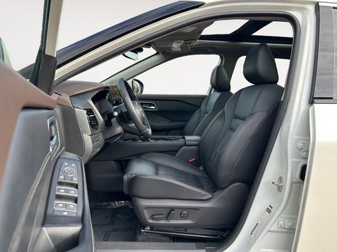 Used 2023 Nissan Rogue Platinum w/ Platinum Premium Package image 15