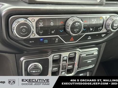 Used 2022 Jeep Wrangler Unlimited Rubicon 4xe AWD/4WD image 17