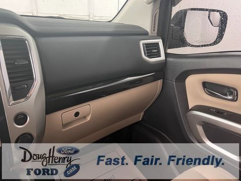 Used 2017 Nissan Titan SV image 39