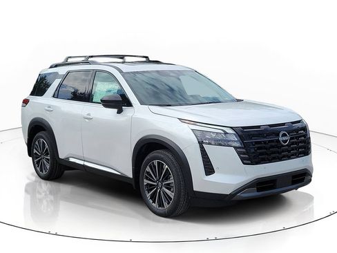 New 2026 Nissan Pathfinder Platinum FWD image 1